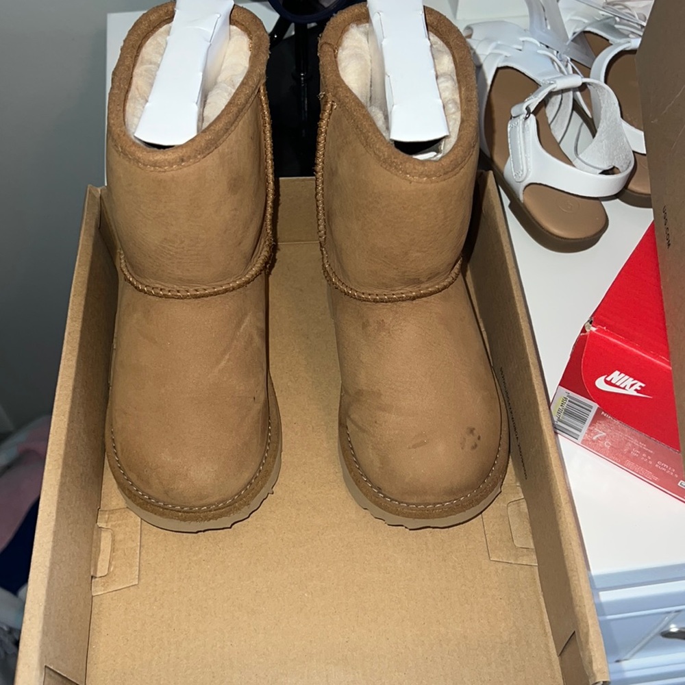 Toddlers UGGS boots
